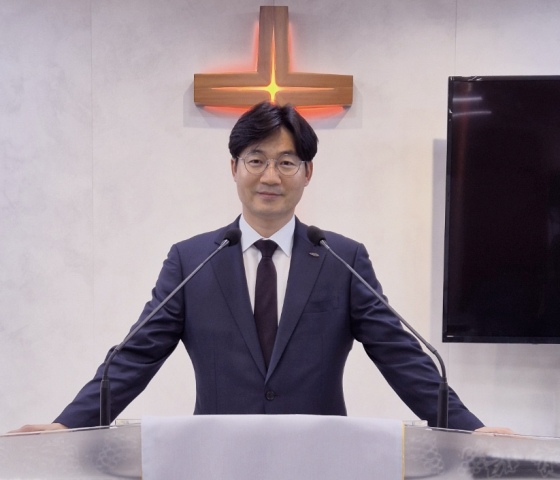 담임목사 사진.jpg